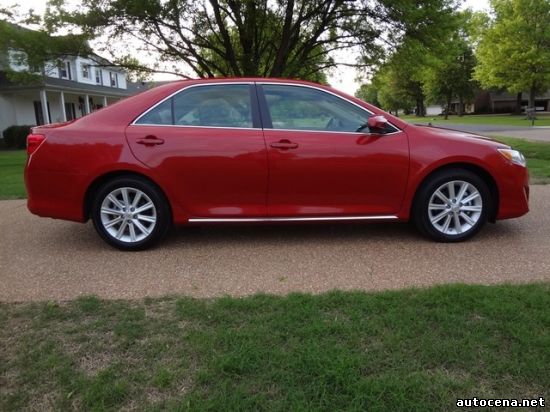 Авто Седан: Toyota Camry XLE онлайн