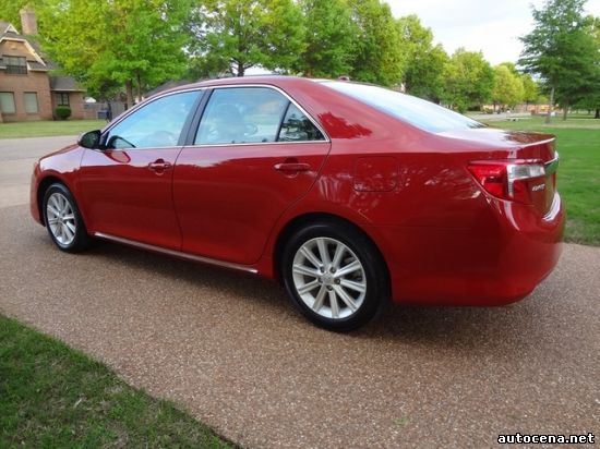 Автосалоны Седан: Toyota Camry XLE онлайн