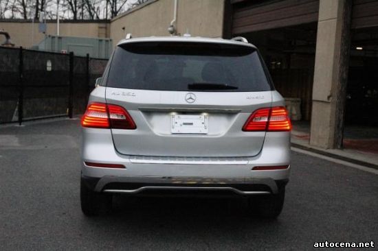Автосалоны Внедорожник: 2012 Mercedes-Benz ML350 4MATIC онлайн