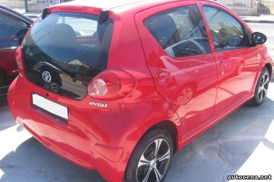 Авто Хэтчбек: Toyota Aygo 1.0l 70hp онлайн